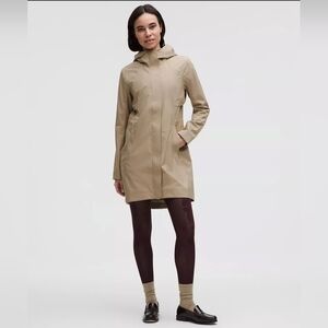 Lululemon Rain Rebel Jacket in Sheer Oak (Size 10)